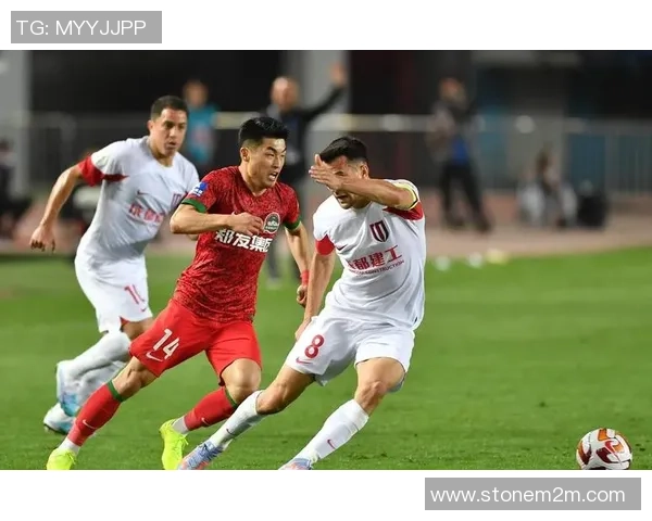 中超激战：里昂小胜AC米兰红牌事件引发全场热议与战术解析