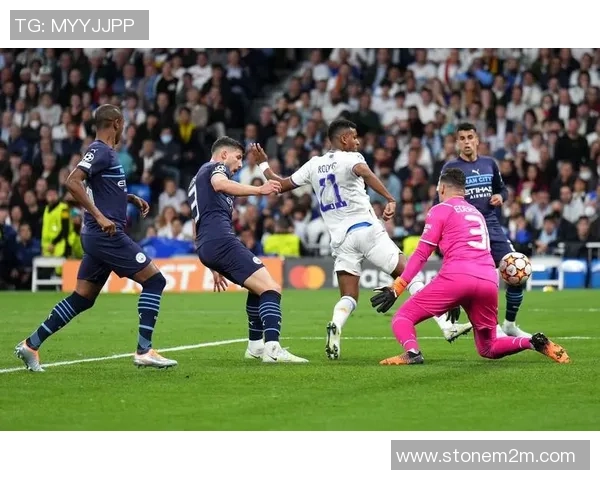 德甲焦点战曼城与皇马激战成平局争议判罚引发全场热议