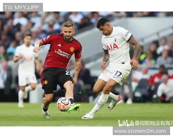 欧联杯曼联大胜里昂五球狂潮乌龙球引发全场热烈反响与转会传闻