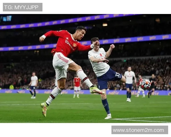 欧联杯激战巴黎圣日耳曼与热刺平局精彩瞬间引发全场热烈反响