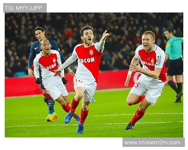 友谊赛精彩对决本菲卡与那不勒斯战成平局神扑瞬间引发全场热烈反响