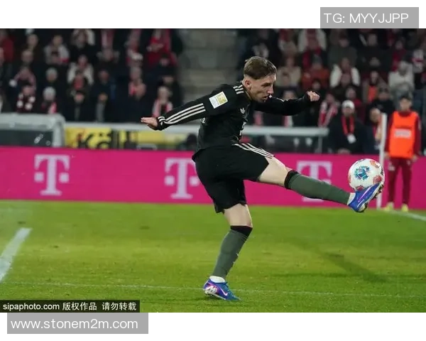 国王杯惊心动魄巴黎圣日耳曼逆转拜仁引发争议判罚热议