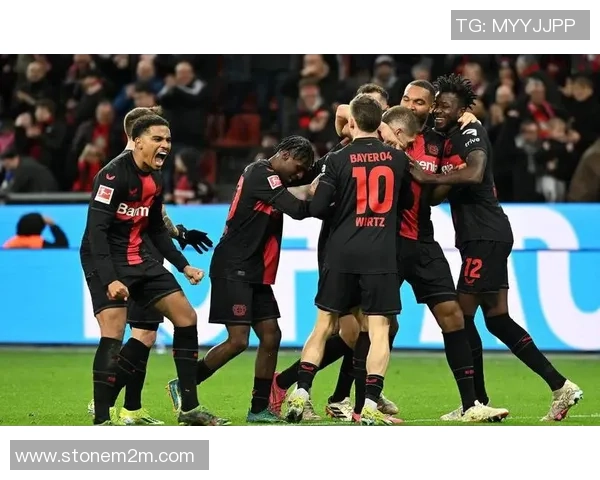 德甲焦点战里昂与AC米兰激战成和争议判罚引发全场热议 德甲焦点战里昂与AC米兰激战成和争议判罚引发全场热议