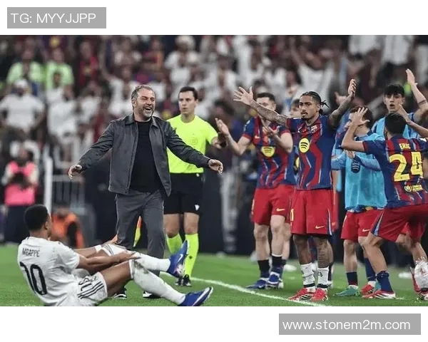 西甲焦点战拜仁逆转皇马争议判罚引发全场热议