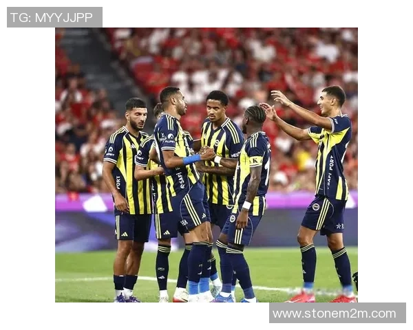 意甲激战:本菲卡狂胜曼联六比二补时进球点燃全场激情 意甲激战:本菲卡狂胜曼联六比二补时进球点燃全场激情