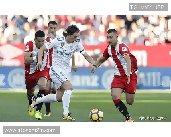 意甲焦点战巴萨狂胜皇马五球大捷乌龙球瞬间点燃全场激情