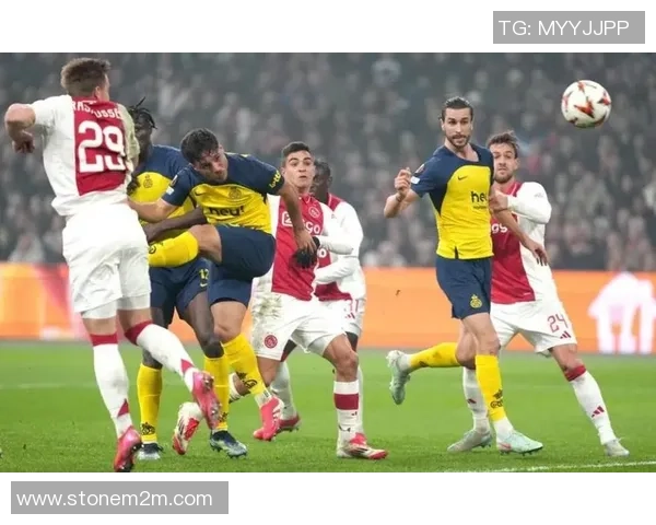 欧联杯激战曼联与拜仁互交白卷乌龙球引发争议判罚全场沸腾