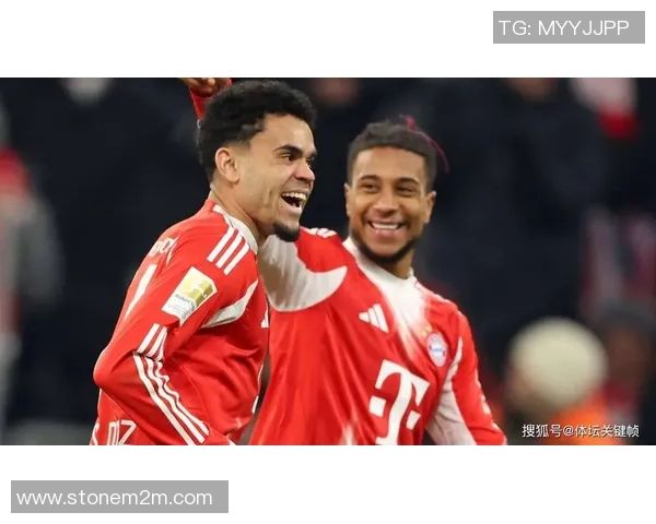 世界杯精彩对决曼联6-2战胜拜仁乌龙球瞬间引发全场狂欢战术分析