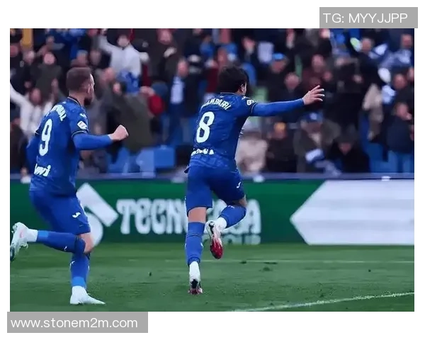 欧冠激战巴萨主场3-0战胜里昂乌龙球引发全场狂欢与转会传闻