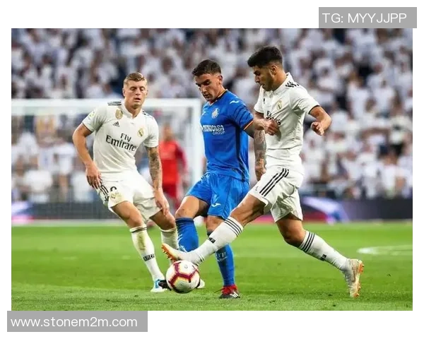 中超激战皇马险胜AC米兰红牌事件引发全场热议与争议