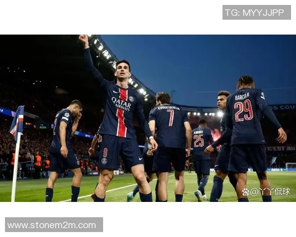 欧冠激战：巴黎圣日耳曼大胜AC米兰逆转全场气氛热烈