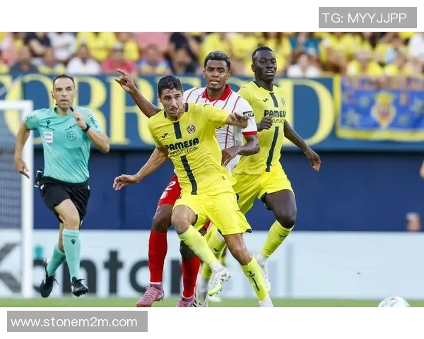 西甲激战：那不勒斯大胜多特蒙德红牌事件引发全场热议